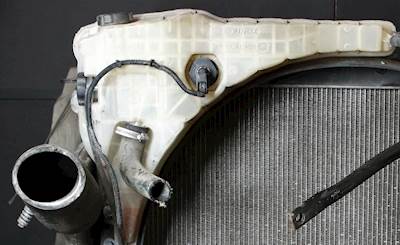 Freightliner Cascadia 125 Radiator Overflow Bottle / Surge Tank