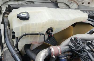 Freightliner Cascadia 125 Radiator Overflow Bottle / Surge Tank