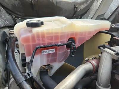 Freightliner Cascadia 125 Radiator Overflow Bottle / Surge Tank