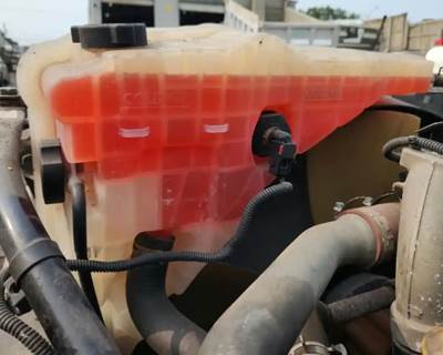 Freightliner Cascadia 125 Radiator Overflow Bottle / Surge Tank