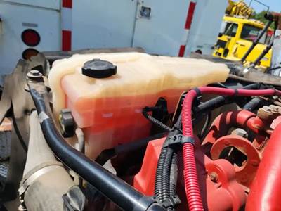 Freightliner Cascadia 125 Radiator Overflow Bottle / Surge Tank