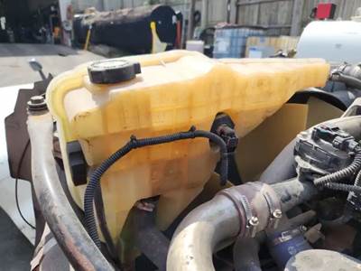 Freightliner Cascadia 125 Radiator Overflow Bottle / Surge Tank