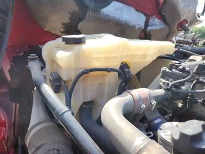 Freightliner Cascadia 125 Radiator Overflow Bottle / Surge Tank