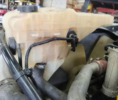 Freightliner Cascadia 125 Radiator Overflow Bottle / Surge Tank