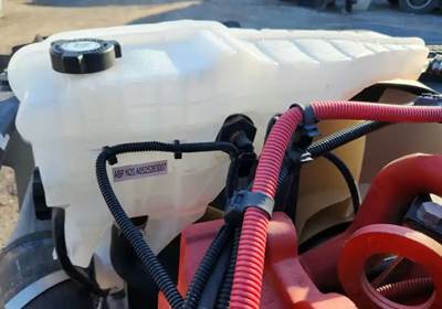 Freightliner Cascadia 125 Radiator Overflow Bottle / Surge Tank