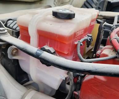 Freightliner Cascadia 125 Radiator Overflow Bottle / Surge Tank