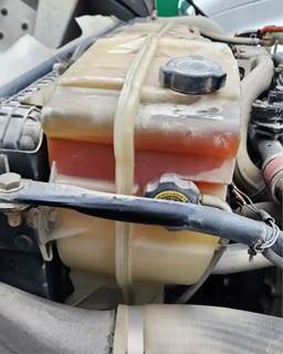 Freightliner Cascadia 125 Radiator Overflow Bottle / Surge Tank
