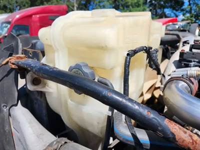 Freightliner Cascadia 125 Radiator Overflow Bottle / Surge Tank
