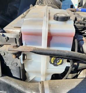 Freightliner Cascadia 125 Radiator Overflow Bottle / Surge Tank