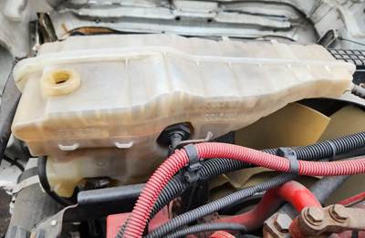 Freightliner Cascadia 125 Radiator Overflow Bottle / Surge Tank