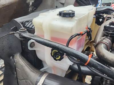 Freightliner Cascadia 125 Radiator Overflow Bottle / Surge Tank