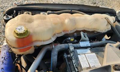 Freightliner Cascadia 126 Radiator Overflow Bottle / Surge Tank