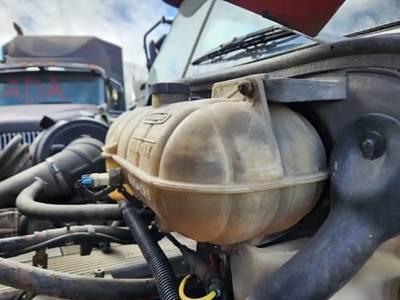 Freightliner Columbia 112 Radiator Overflow Bottle / Surge Tank