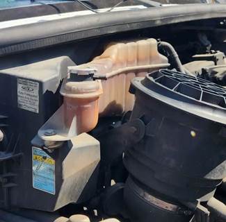 Freightliner M2 106 Radiator Overflow Bottle / Surge Tank