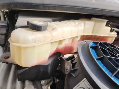 Freightliner M2 106 Radiator Overflow Bottle / Surge Tank