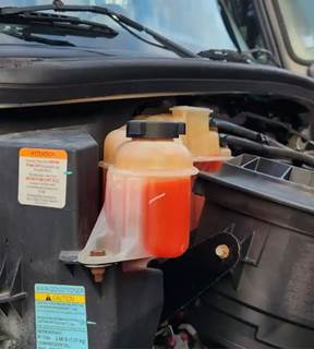 Freightliner M2 106 Radiator Overflow Bottle / Surge Tank