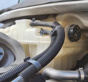 Freightliner M2 106 Radiator Overflow Bottle / Surge Tank