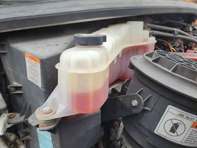 Freightliner M2 106 Radiator Overflow Bottle / Surge Tank