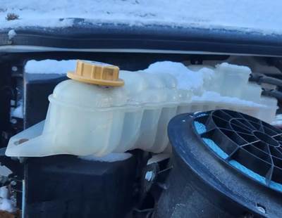 Freightliner M2 106 Radiator Overflow Bottle / Surge Tank
