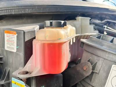 Freightliner M2 106 Radiator Overflow Bottle / Surge Tank
