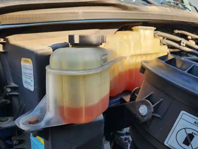 Freightliner M2 106 Radiator Overflow Bottle / Surge Tank