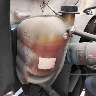 International 4400 Radiator Overflow Bottle / Surge Tank