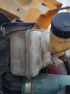 International 7400 Radiator Overflow Bottle / Surge Tank