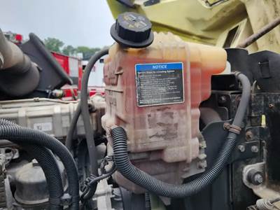 International RH613 Radiator Overflow Bottle / Surge Tank