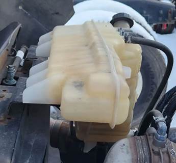 International RH613 Radiator Overflow Bottle / Surge Tank