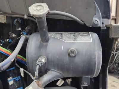 Kenworth T370 Radiator Overflow Bottle / Surge Tank