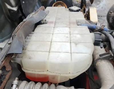 Kenworth T660 Radiator Overflow Bottle / Surge Tank
