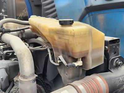 Kenworth T680 Radiator Overflow Bottle / Surge Tank