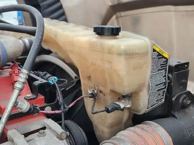 Kenworth T680 Radiator Overflow Bottle / Surge Tank