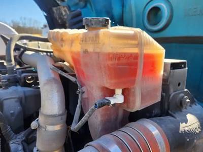 Kenworth T680 Radiator Overflow Bottle / Surge Tank