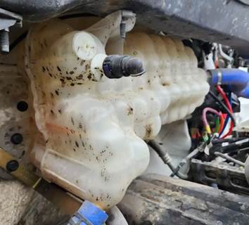 Kenworth T680 Radiator Overflow Bottle / Surge Tank