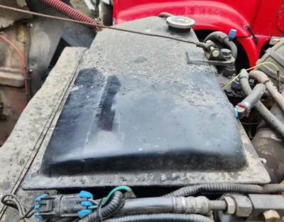 Kenworth T800 Radiator Overflow Bottle / Surge Tank