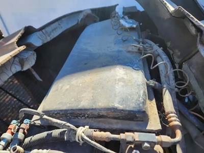 Kenworth W900 Radiator Overflow Bottle / Surge Tank