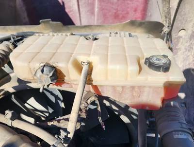 Peterbilt 367 Radiator Overflow Bottle / Surge Tank