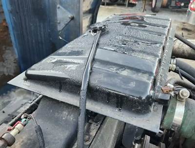 Peterbilt 378 Radiator Overflow Bottle / Surge Tank