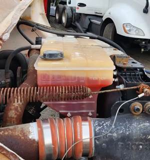 Peterbilt 386 Radiator Overflow Bottle / Surge Tank