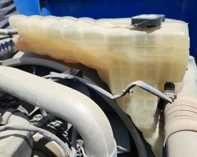 Peterbilt 579 Radiator Overflow Bottle / Surge Tank