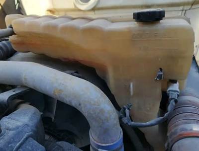 Peterbilt 579 Radiator Overflow Bottle / Surge Tank