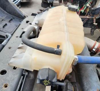 Peterbilt 579 Radiator Overflow Bottle / Surge Tank