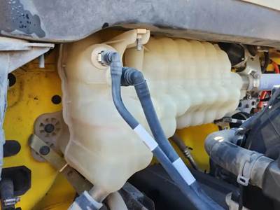 Peterbilt 579 Radiator Overflow Bottle / Surge Tank