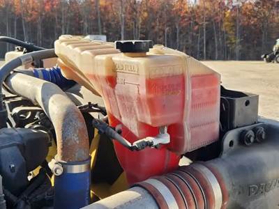 Peterbilt 579 Radiator Overflow Bottle / Surge Tank