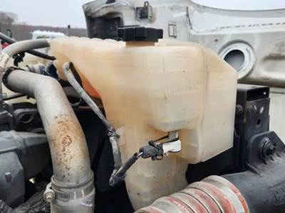 Peterbilt 579 Radiator Overflow Bottle / Surge Tank
