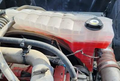 Peterbilt 579 Radiator Overflow Bottle / Surge Tank
