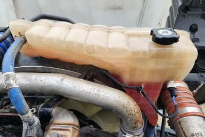 Peterbilt 579 Radiator Overflow Bottle / Surge Tank