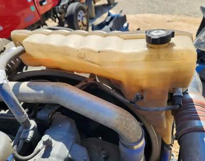 Peterbilt 579 Radiator Overflow Bottle / Surge Tank