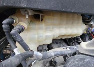 Peterbilt 579 Radiator Overflow Bottle / Surge Tank